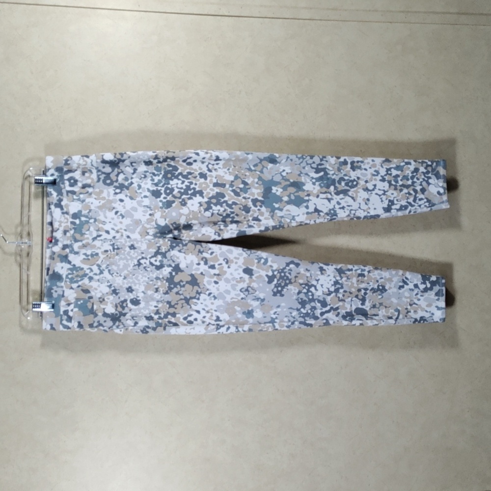 7163 Spanx camo print tummy control pull on leggings XL NEW